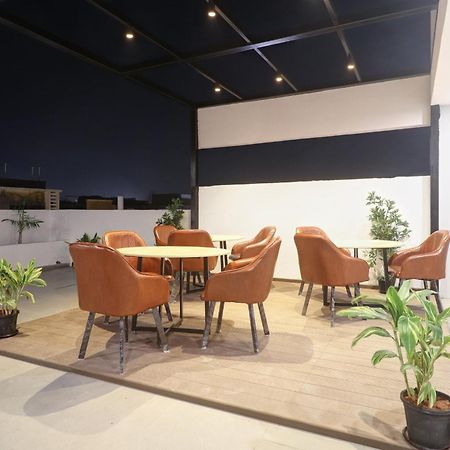Super Townhouse Rcc Pride Hotel Hyderabad Ngoại thất bức ảnh
