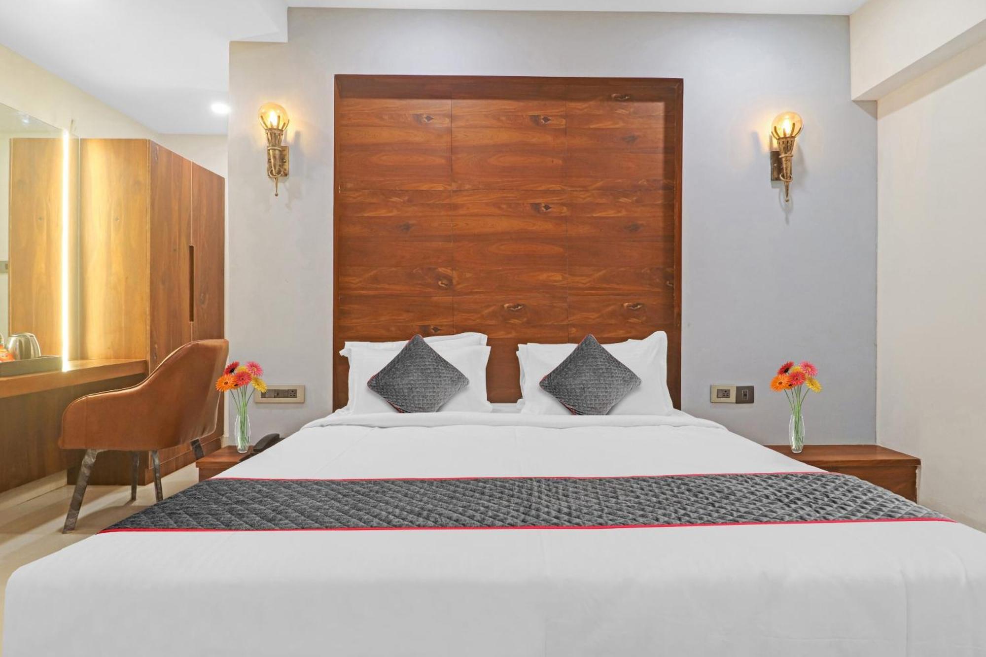 Super Townhouse Rcc Pride Hotel Hyderabad Ngoại thất bức ảnh