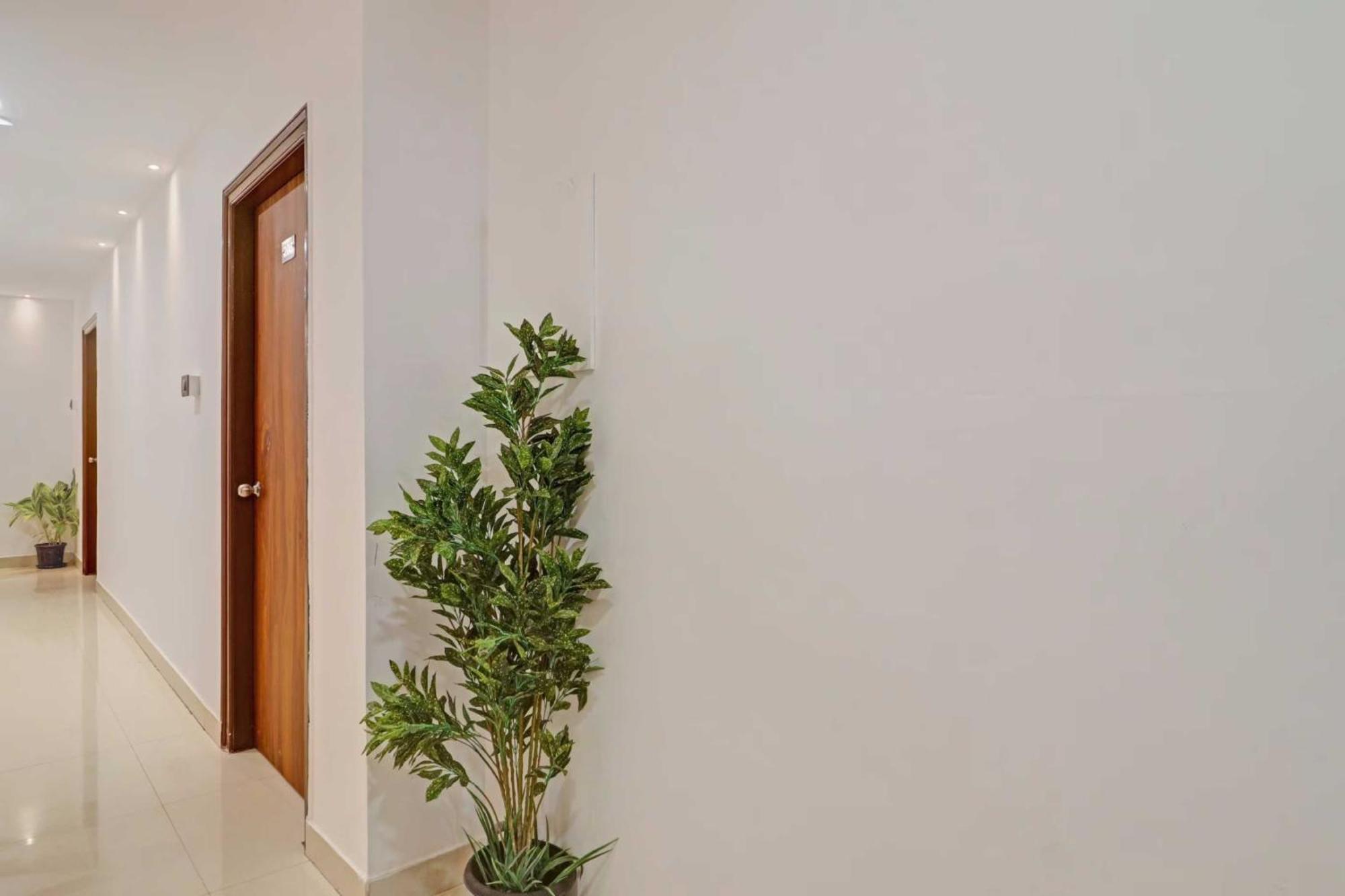 Super Townhouse Rcc Pride Hotel Hyderabad Ngoại thất bức ảnh